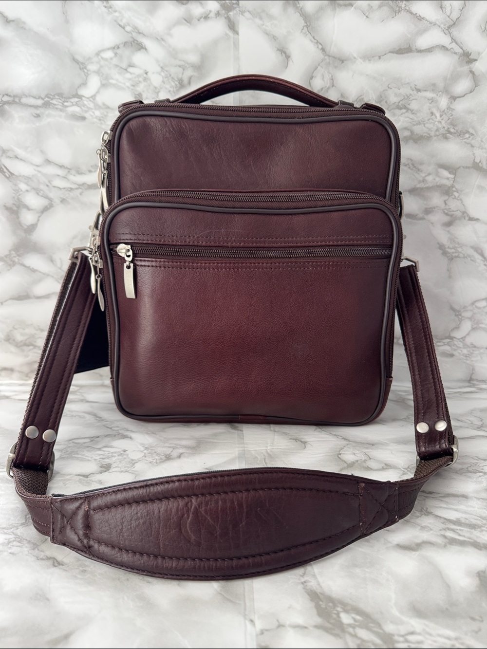 Quero celebrates craftsmanship - 100% leather, Perfect for travel man with style